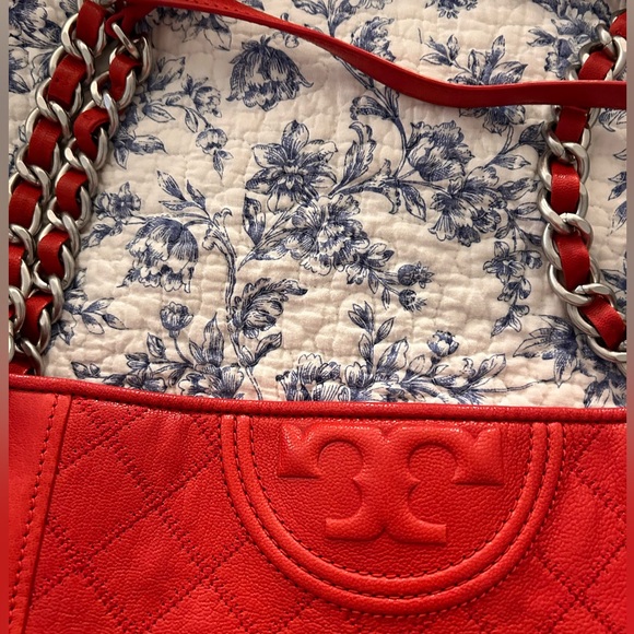 Tory Burch Fleming Distressed Leather Tote Cherry Apple - Picture 2 of 16